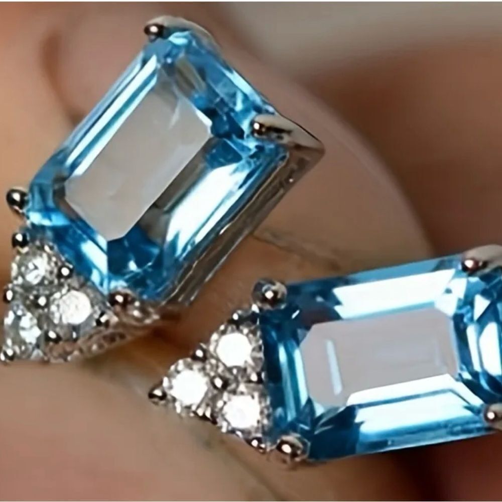 🩵 NEW Elegant Blue and Silver Gemstone Earrings 🩵